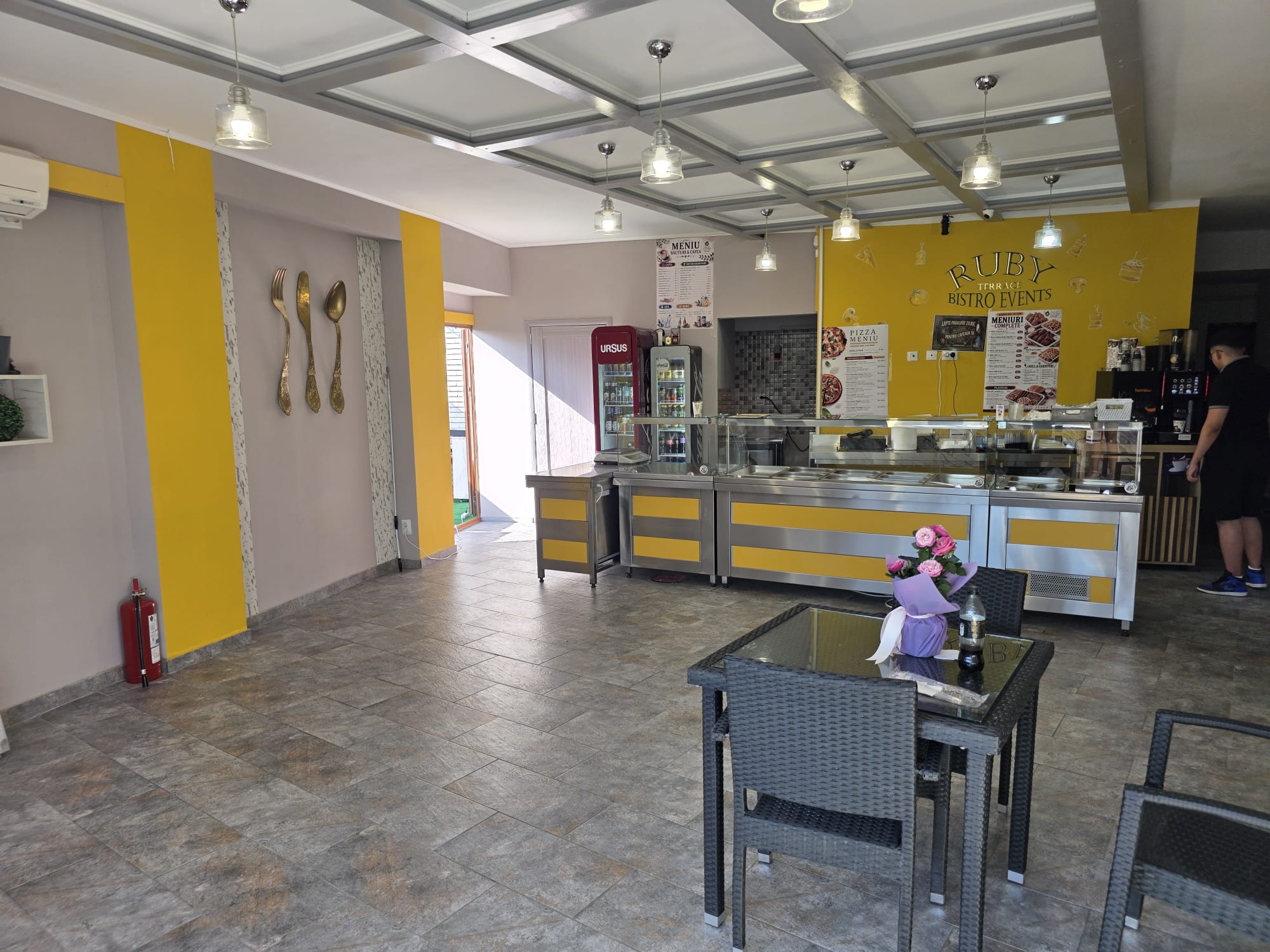 Interiorul restaurantului Ruby Bistro Events